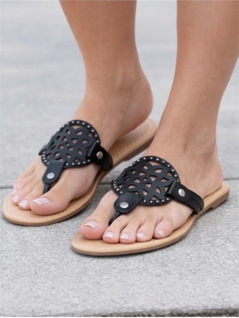 DV by Dolce Vita “Grimm” Medallion Sandals in Black Size 9